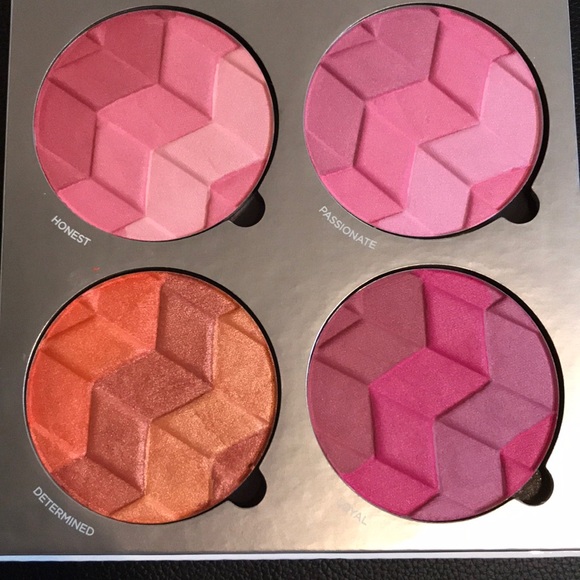 PUR 4 in 1 Blush Palette - Picture 2 of 4